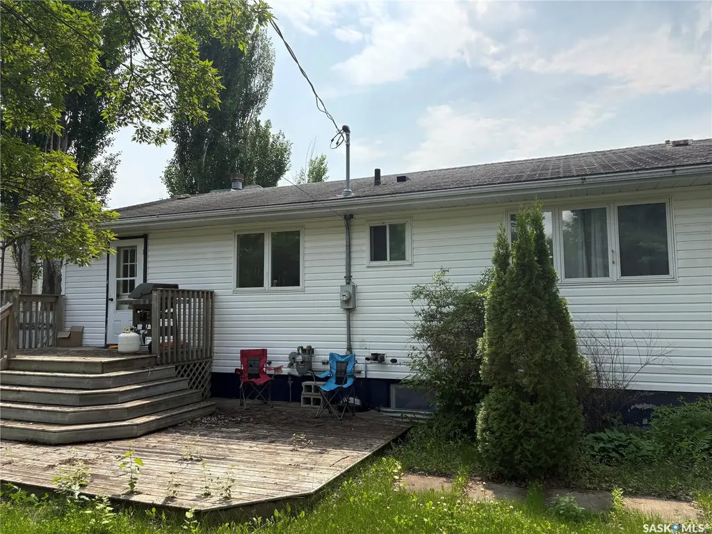 437 4th Avenue E St. Walburg SK S0M 2T0