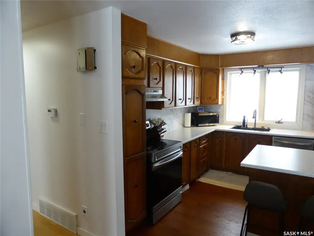 437 4th Avenue E St. Walburg SK S0M 2T0