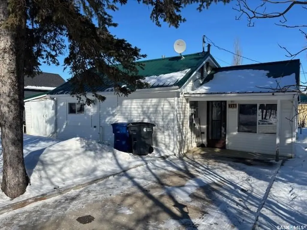 714 1st Street Kipling SK S0G 2S0