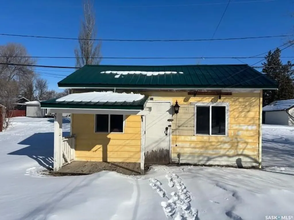 714 1st Street Kipling SK S0G 2S0
