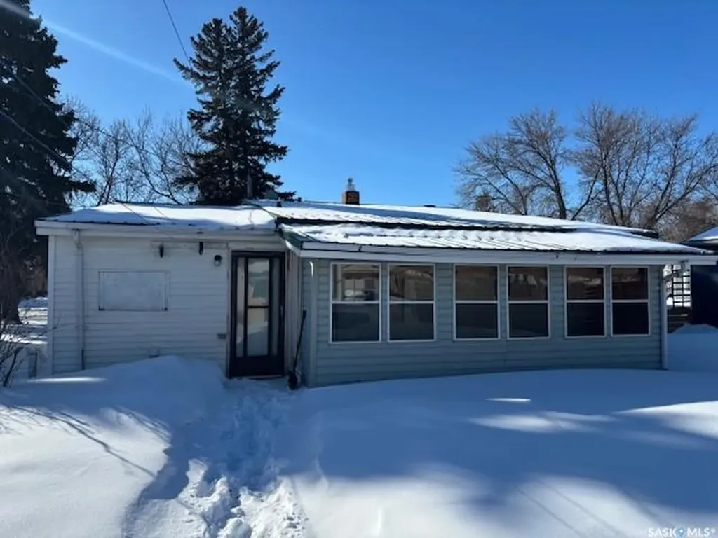 714 1st Street Kipling SK S0G 2S0
