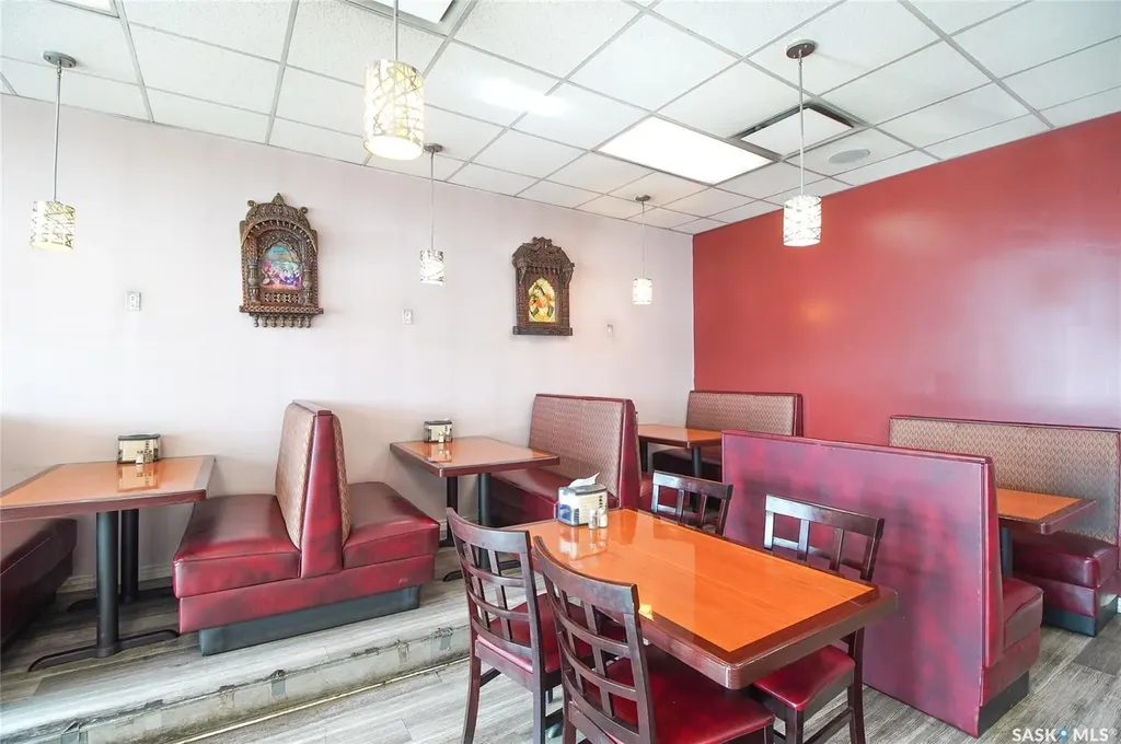 1908 Prince Of Wales Drive Regina SK S4Z 1A4