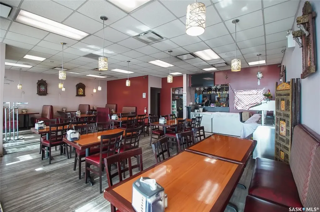 1908 Prince Of Wales Drive Regina SK S4Z 1A4
