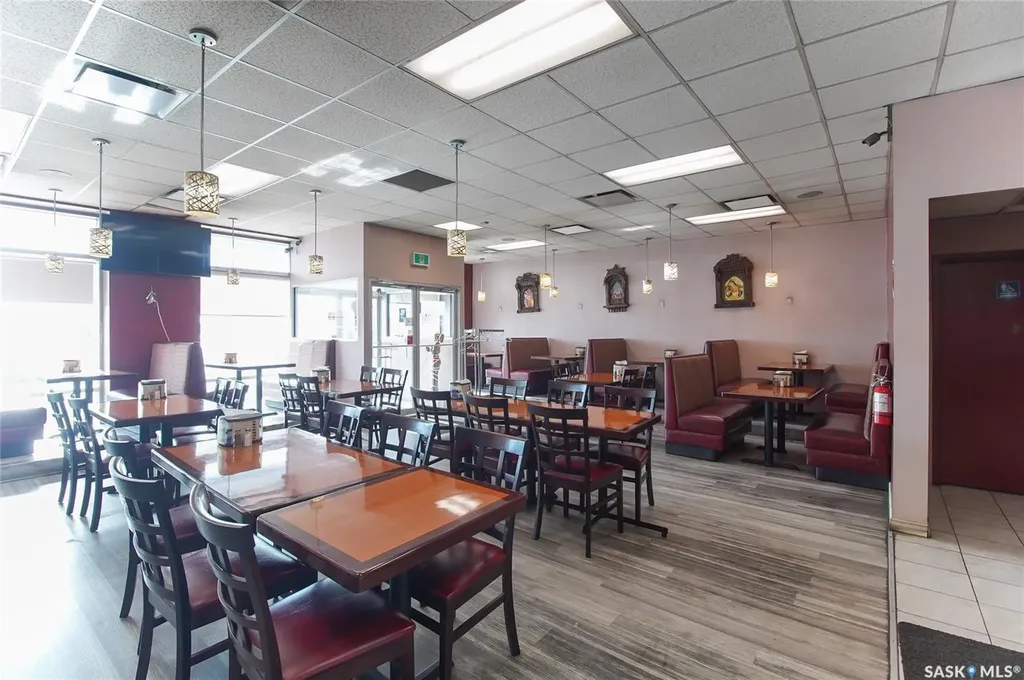 1908 Prince Of Wales Drive Regina SK S4Z 1A4