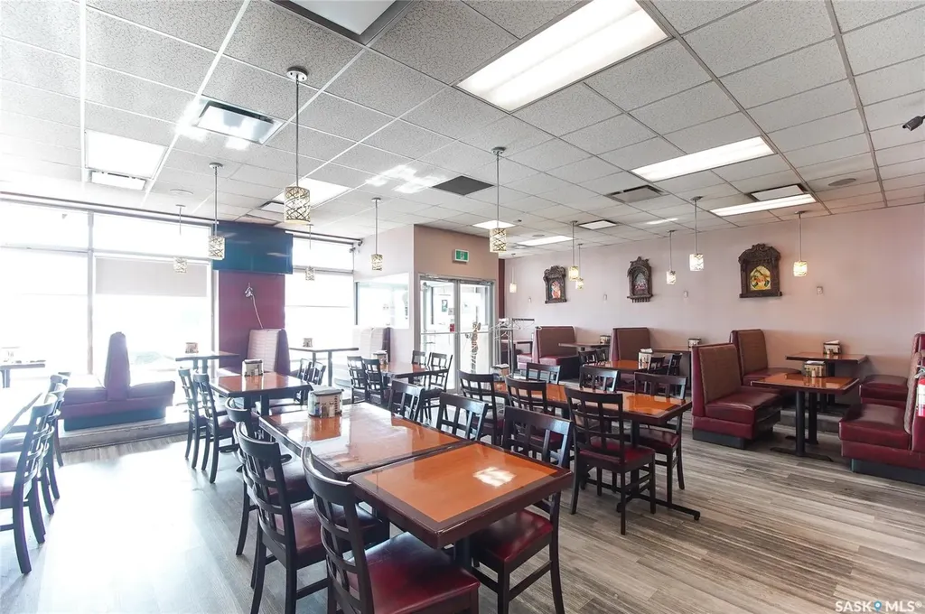 1908 Prince Of Wales Drive Regina SK S4Z 1A4