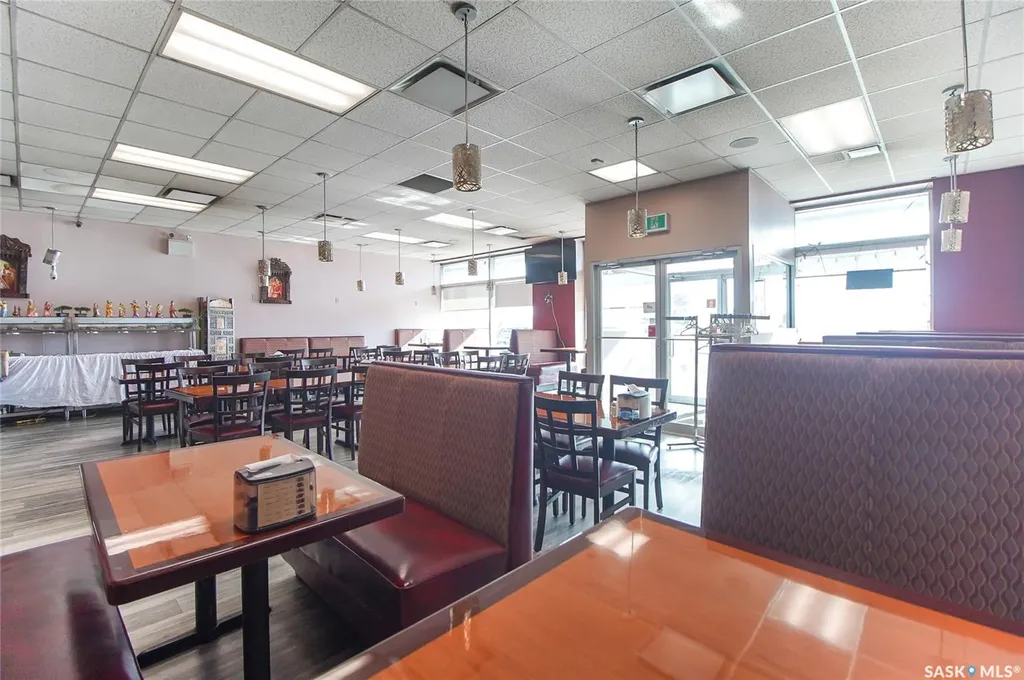 1908 Prince Of Wales Drive Regina SK S4Z 1A4