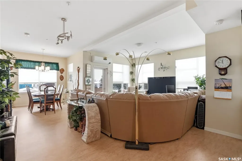 530 J Avenue S Saskatoon SK S7M 2A8