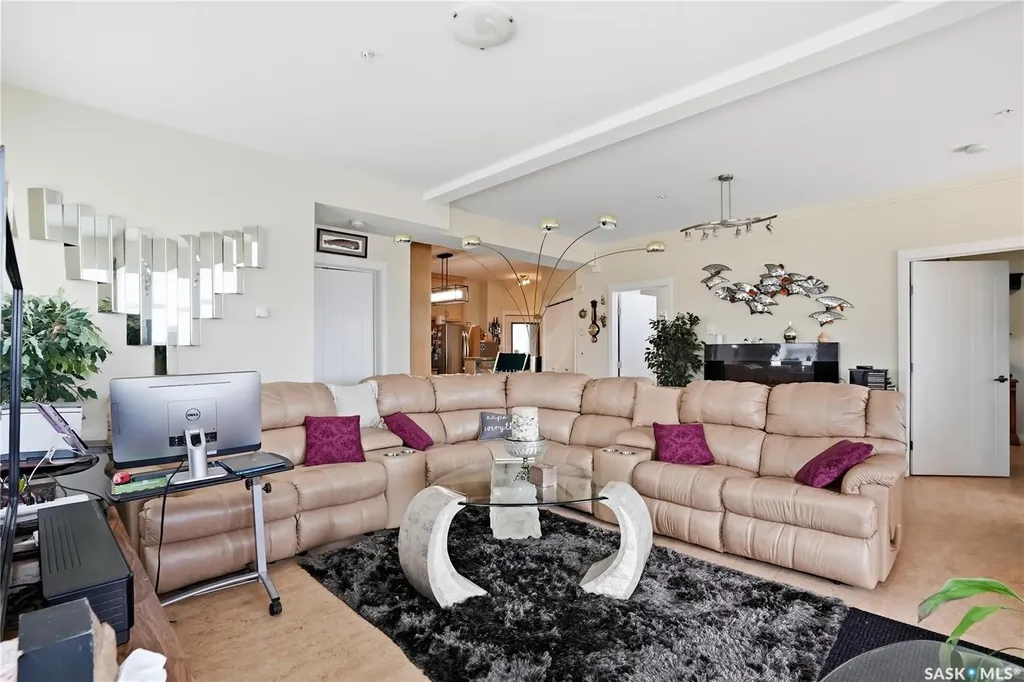 530 J Avenue S Saskatoon SK S7M 2A8
