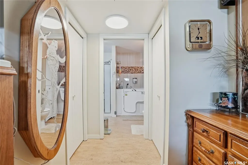 530 J Avenue S Saskatoon SK S7M 2A8