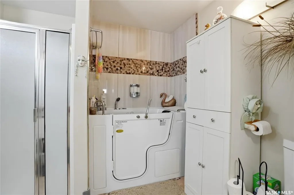 530 J Avenue S Saskatoon SK S7M 2A8