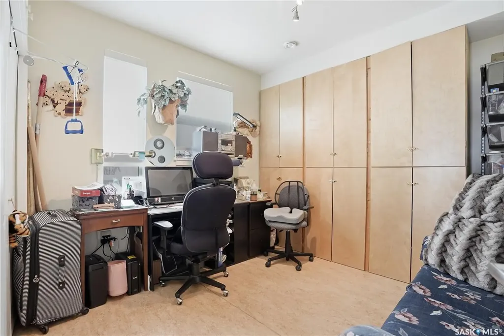 530 J Avenue S Saskatoon SK S7M 2A8