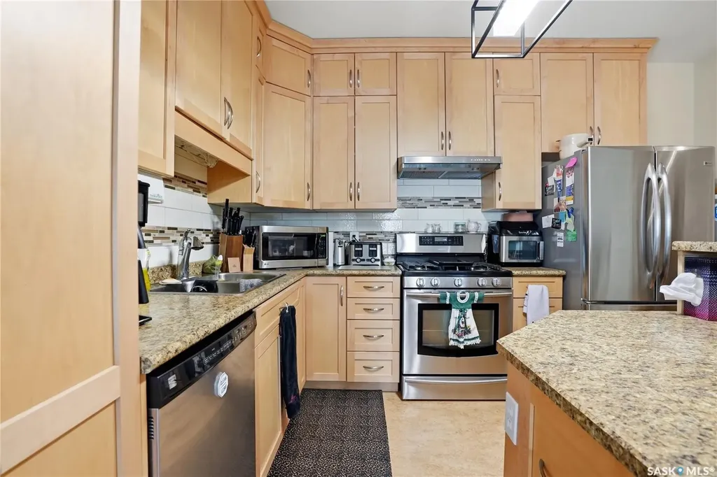 530 J Avenue S Saskatoon SK S7M 2A8