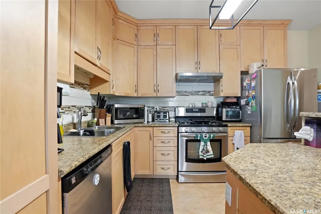530 J Avenue S Saskatoon SK S7M 2A8