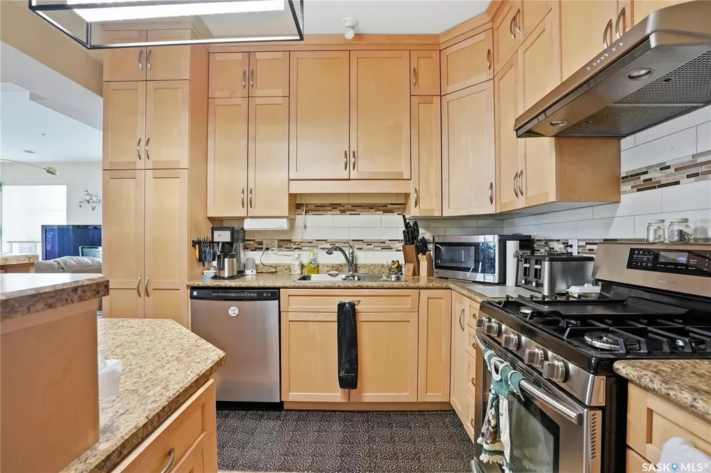 530 J Avenue S Saskatoon SK S7M 2A8