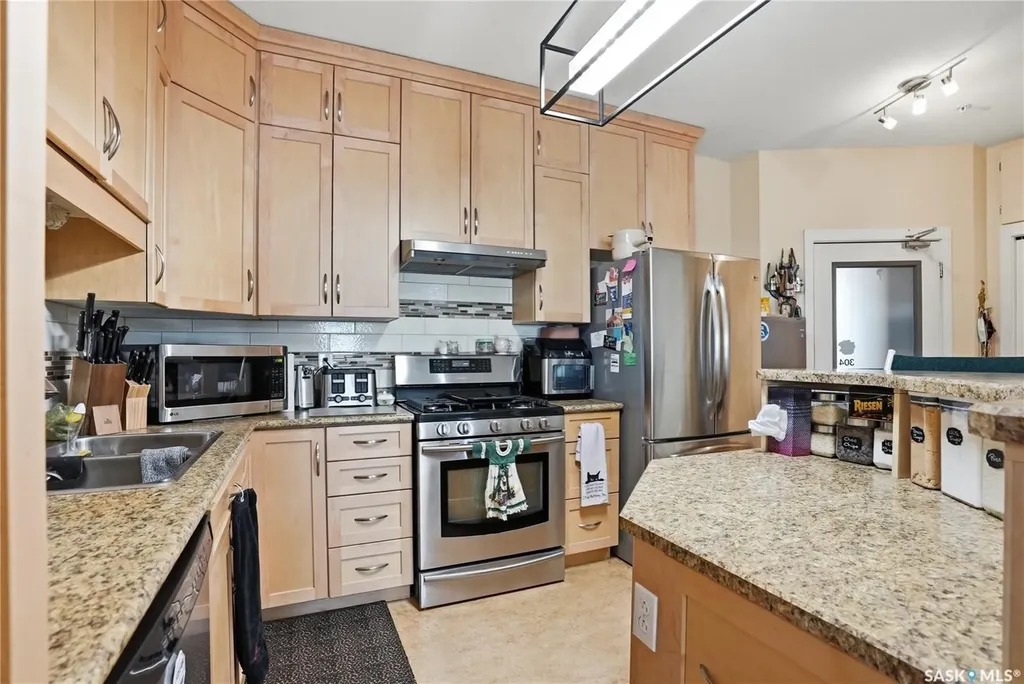 530 J Avenue S Saskatoon SK S7M 2A8
