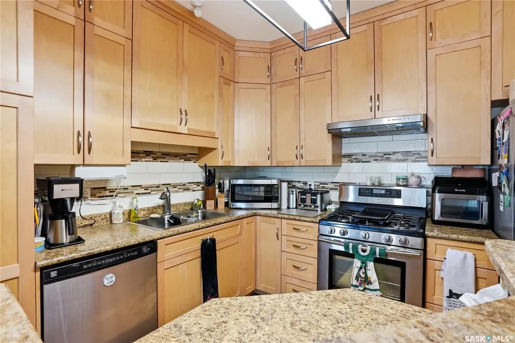530 J Avenue S Saskatoon SK S7M 2A8