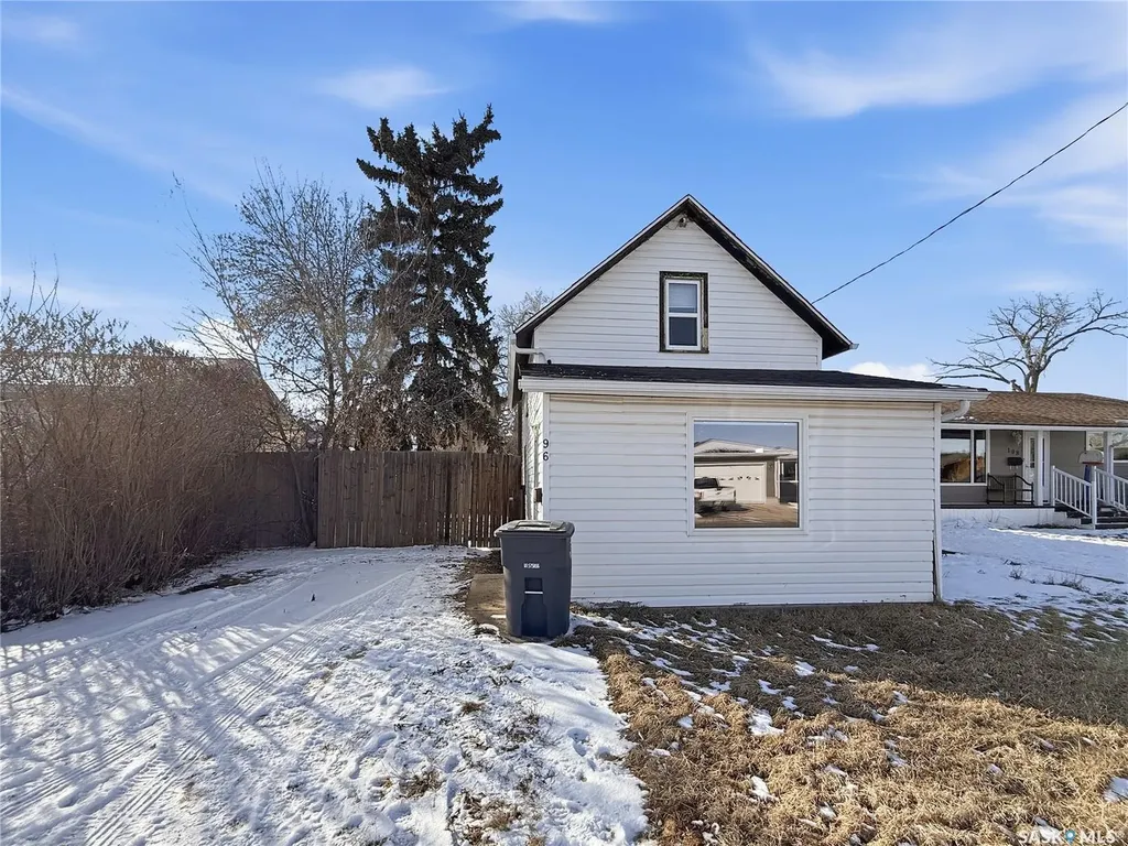96 10th Avenue NE Swift Current SK S9H 2T2