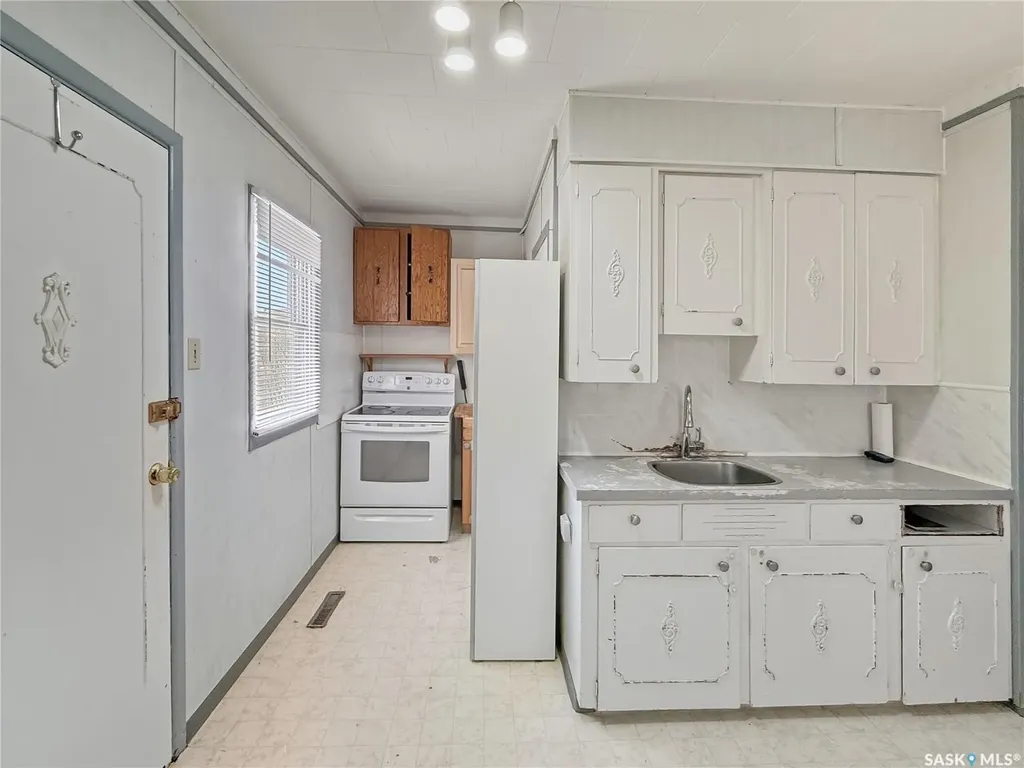 96 10th Avenue NE Swift Current SK S9H 2T2