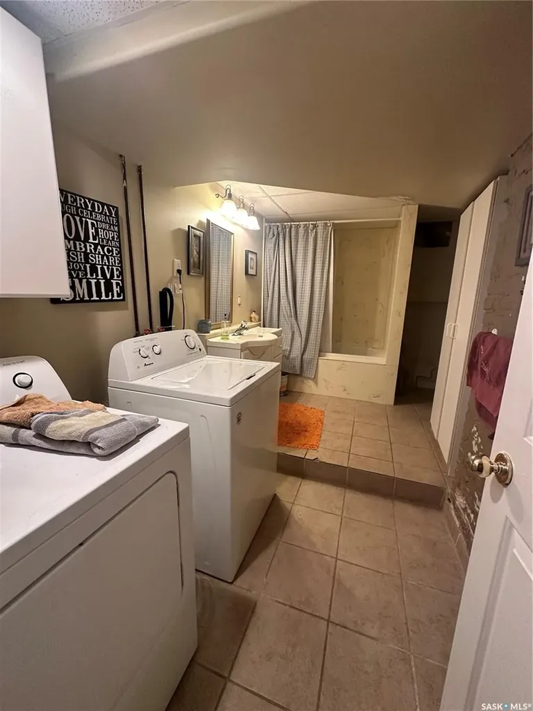 7 Broadway Street W Yorkton SK S3N 0L3