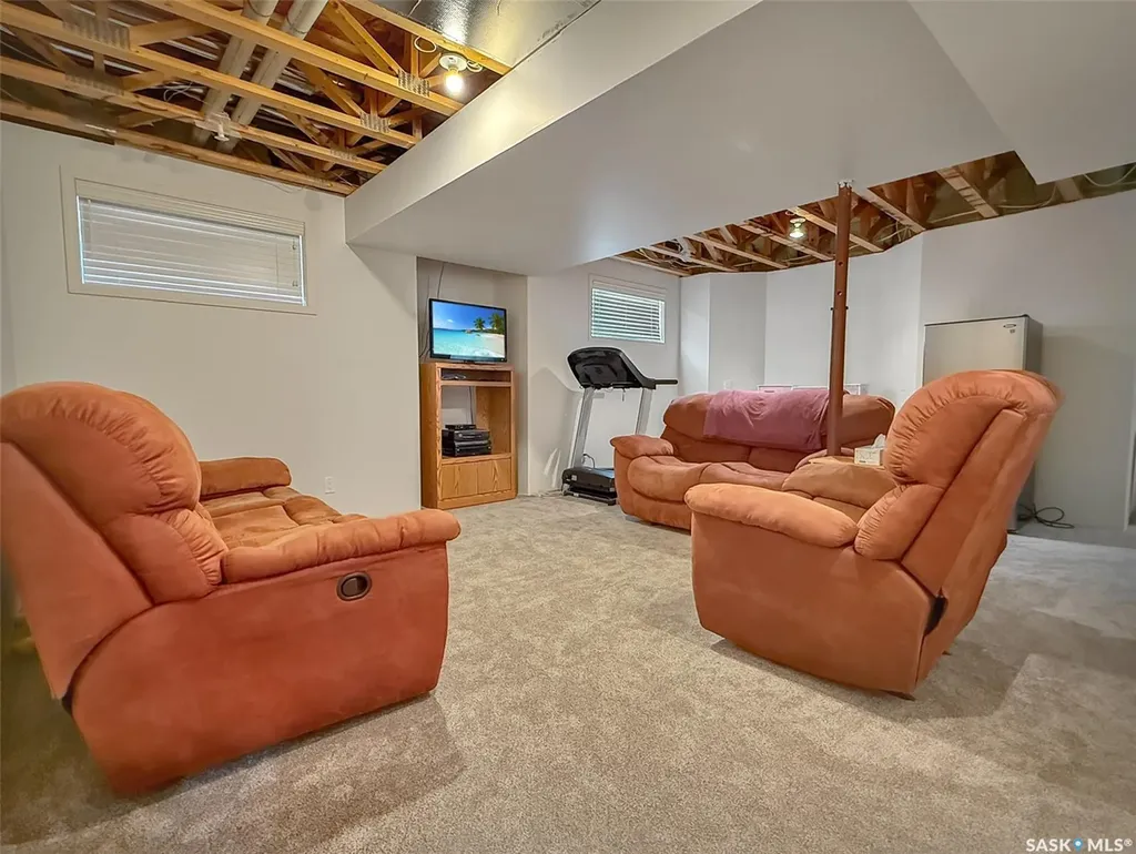 615 Hodgson Drive Swift Current SK S9H 0B4