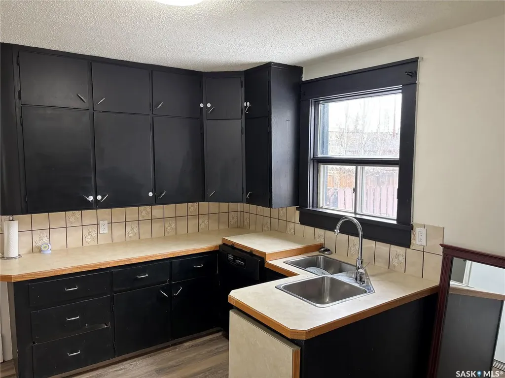 216 3rd Avenue W Kindersley SK S0L 1S0
