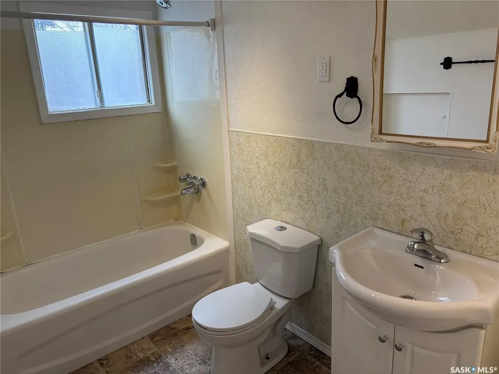 216 3rd Avenue W Kindersley SK S0L 1S0