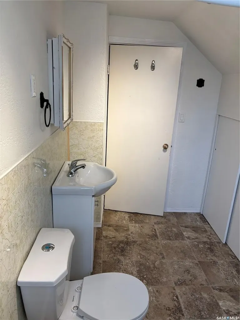 216 3rd Avenue W Kindersley SK S0L 1S0