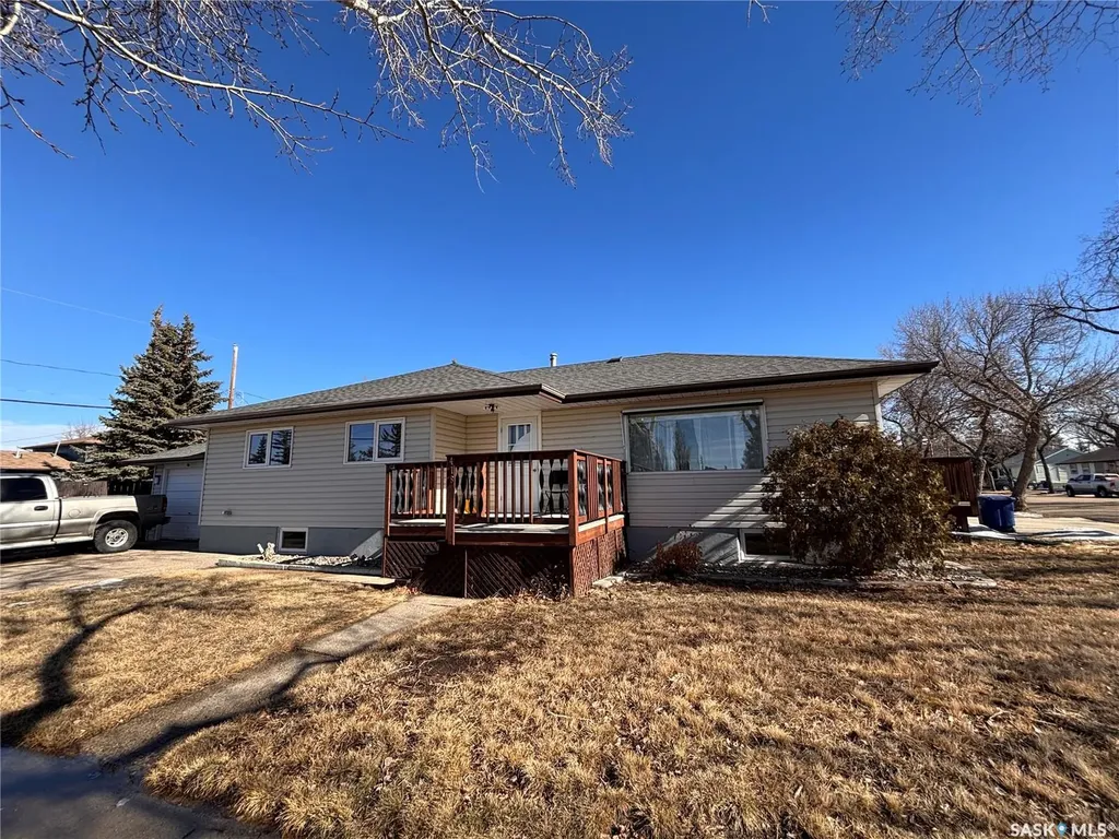 418 4th Avenue W Kindersley SK S0L 1S0
