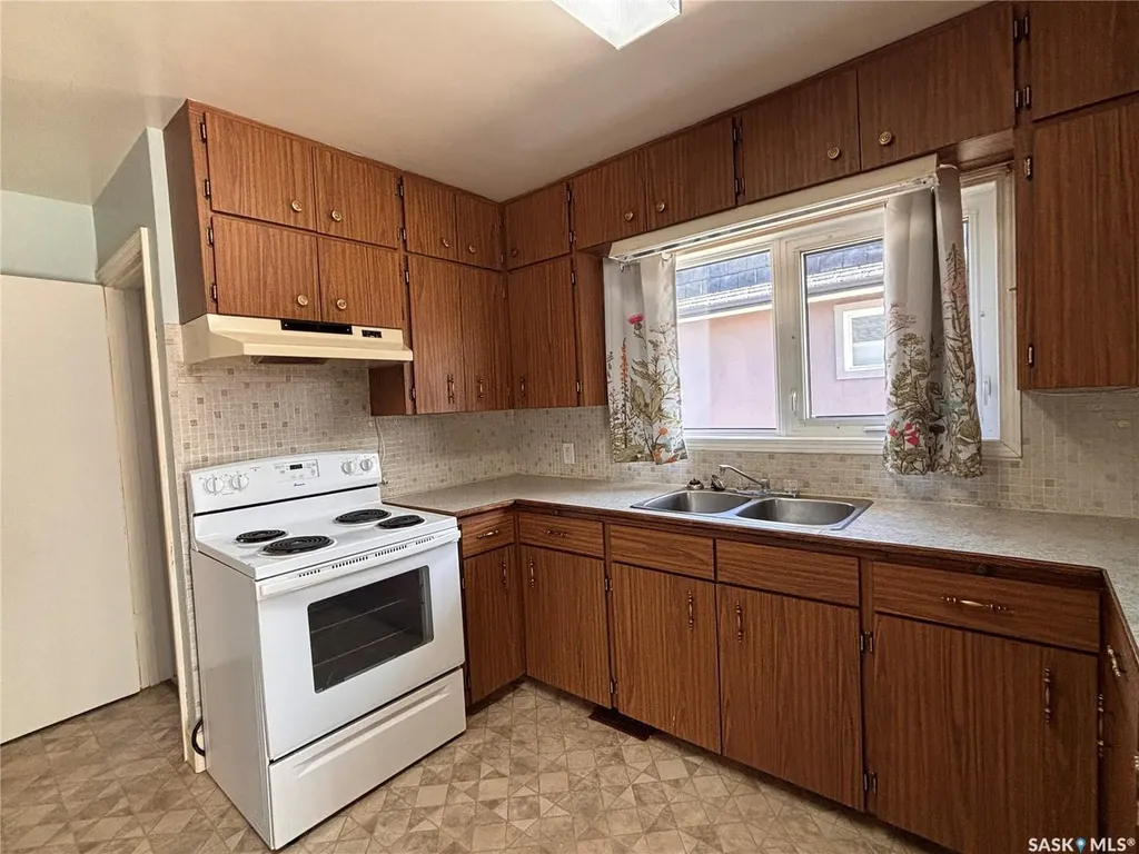 418 4th Avenue W Kindersley SK S0L 1S0