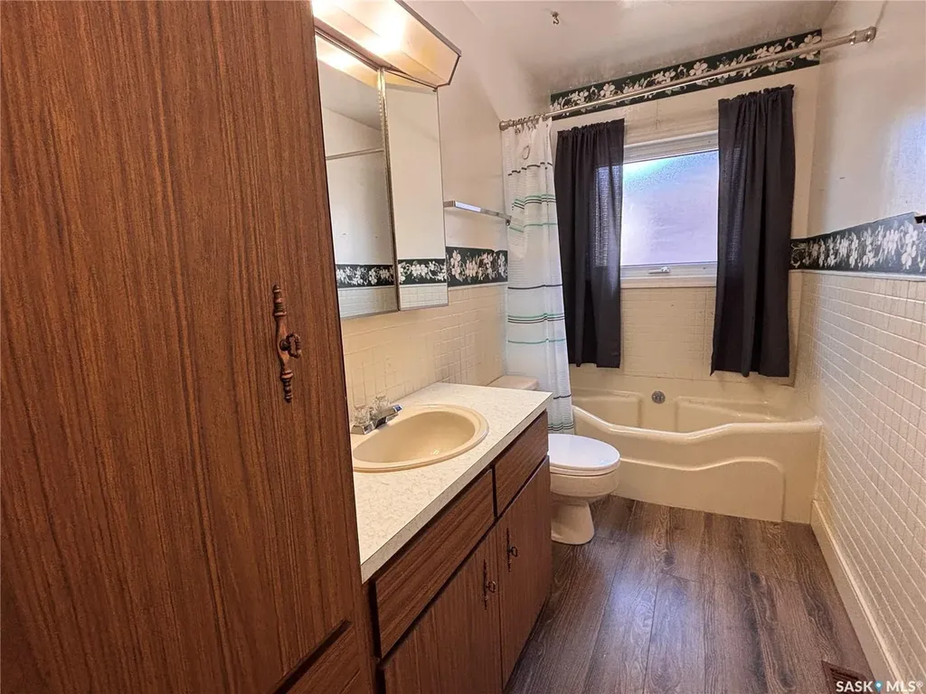 418 4th Avenue W Kindersley SK S0L 1S0