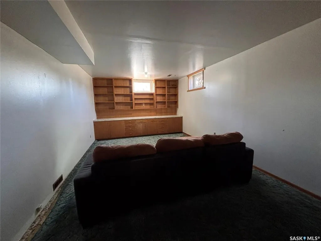 418 4th Avenue W Kindersley SK S0L 1S0