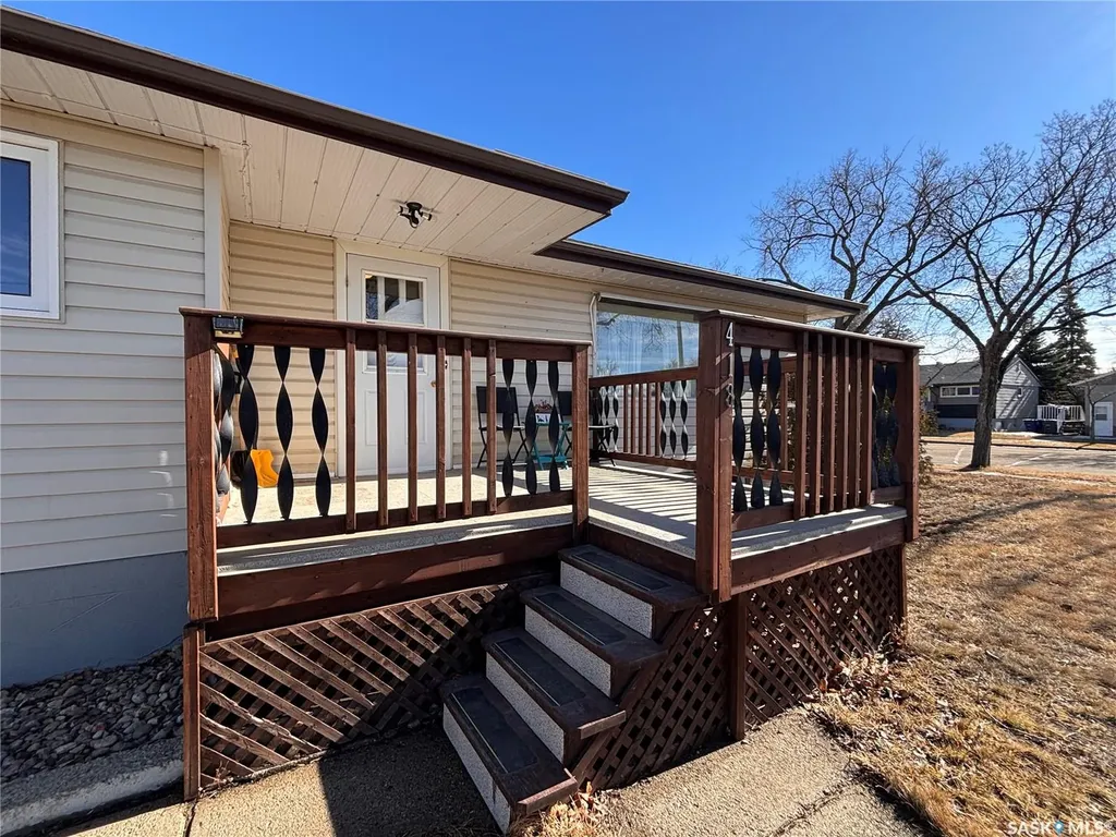 418 4th Avenue W Kindersley SK S0L 1S0