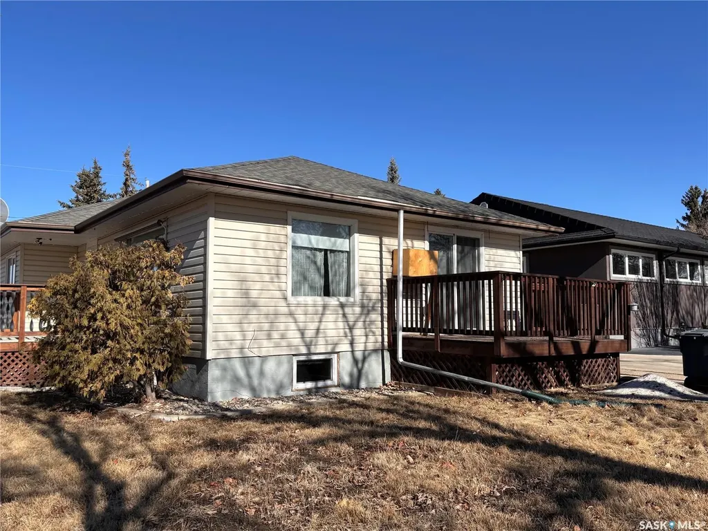 418 4th Avenue W Kindersley SK S0L 1S0