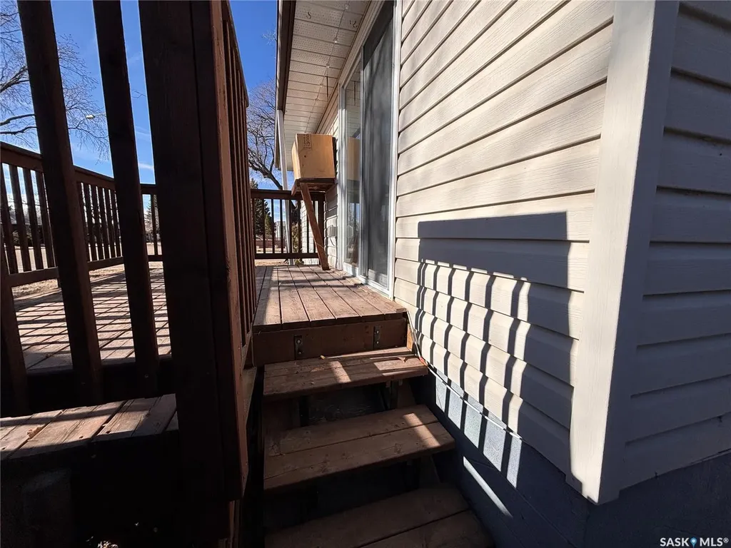418 4th Avenue W Kindersley SK S0L 1S0