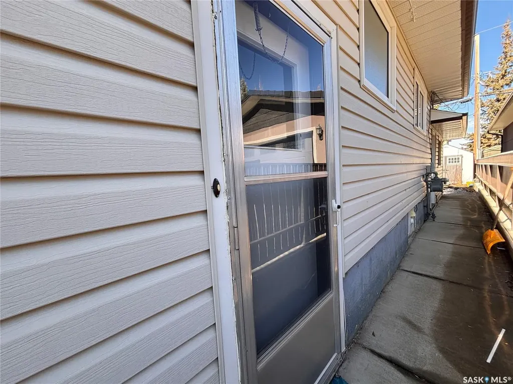 418 4th Avenue W Kindersley SK S0L 1S0