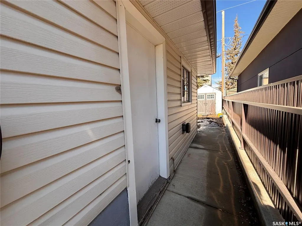 418 4th Avenue W Kindersley SK S0L 1S0