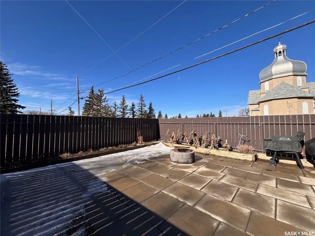 418 4th Avenue W Kindersley SK S0L 1S0
