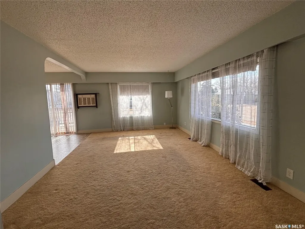 418 4th Avenue W Kindersley SK S0L 1S0