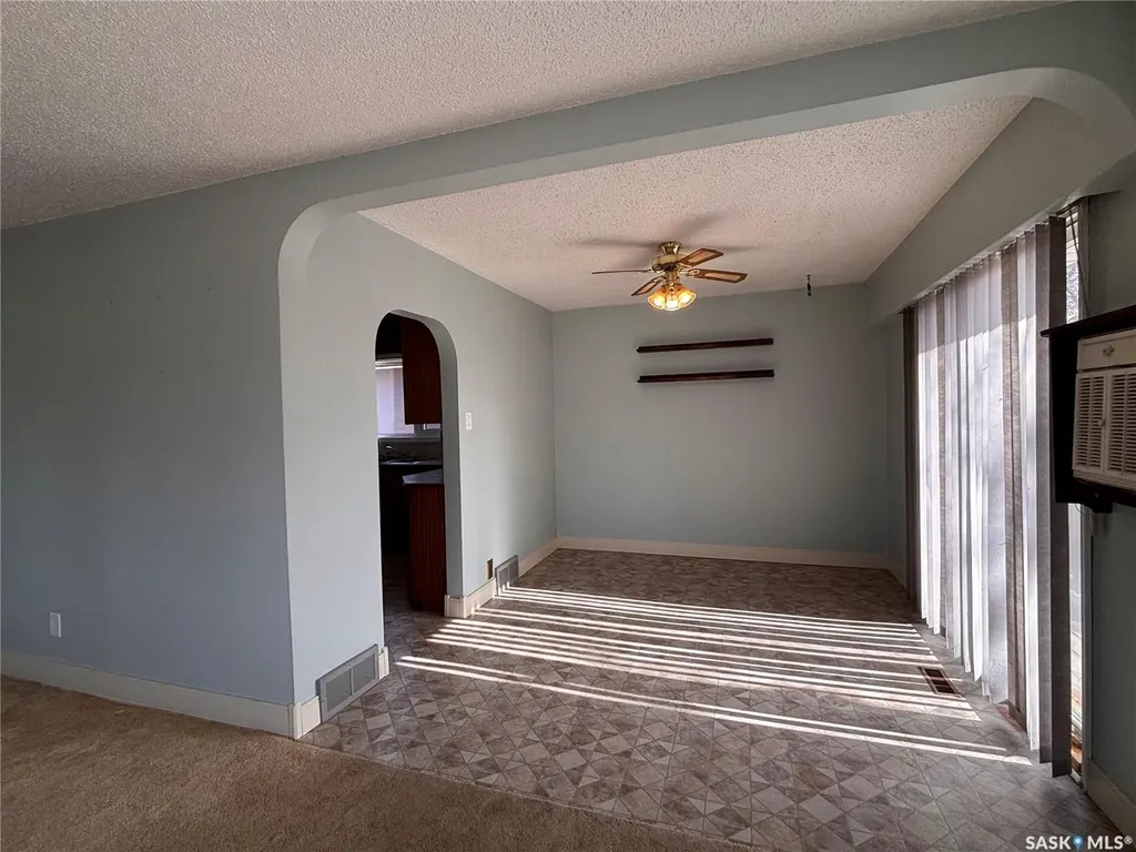 418 4th Avenue W Kindersley SK S0L 1S0