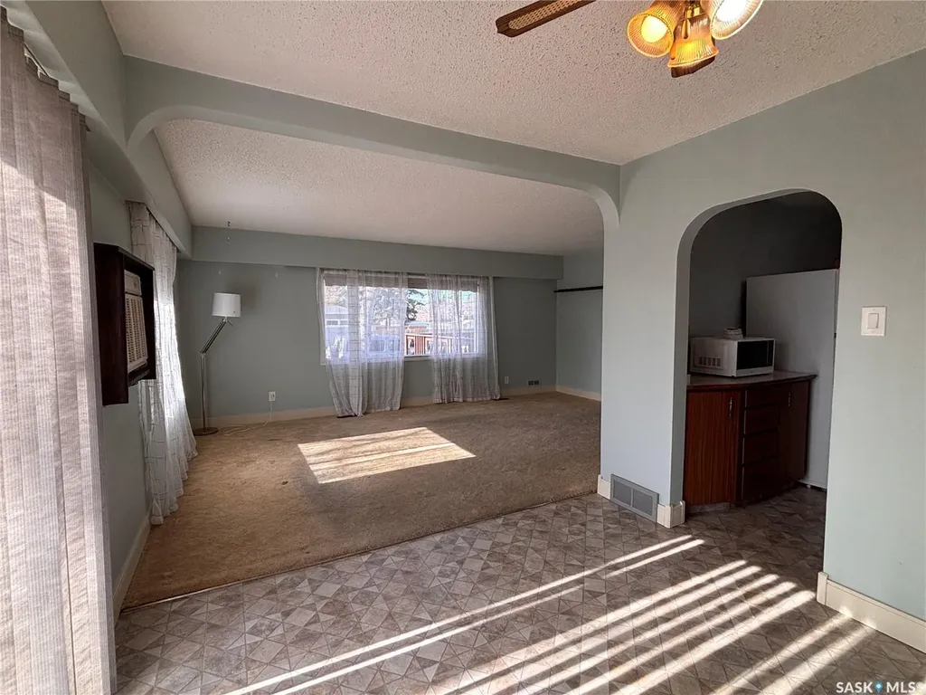 418 4th Avenue W Kindersley SK S0L 1S0