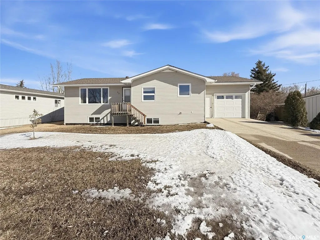 13 Smith Street Stewart Valley SK S0N 2P0