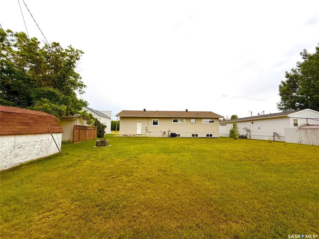 13 Smith Street Stewart Valley SK S0N 2P0