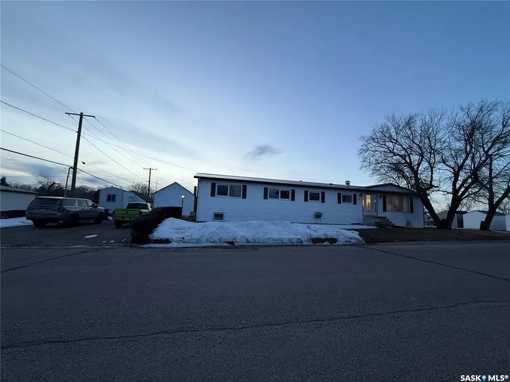 102 3rd Street E Carnduff SK S0C 0S0