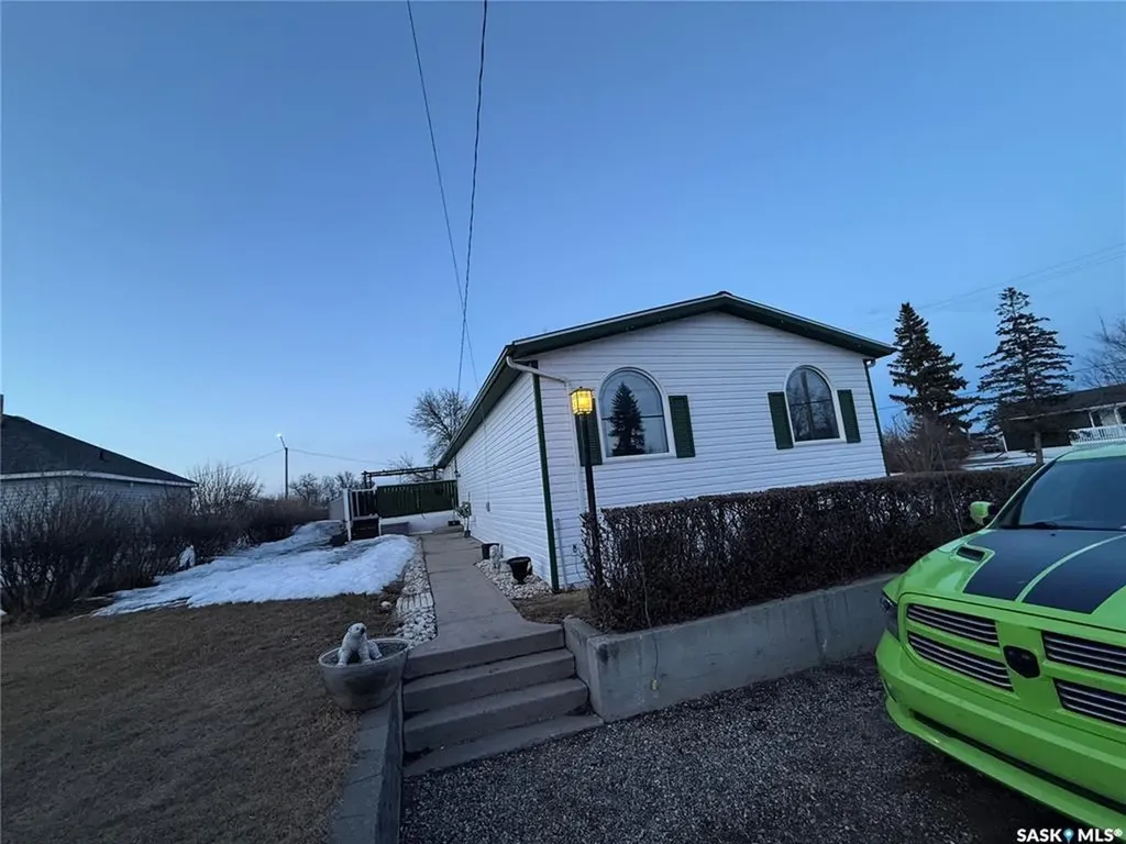102 3rd Street E Carnduff SK S0C 0S0