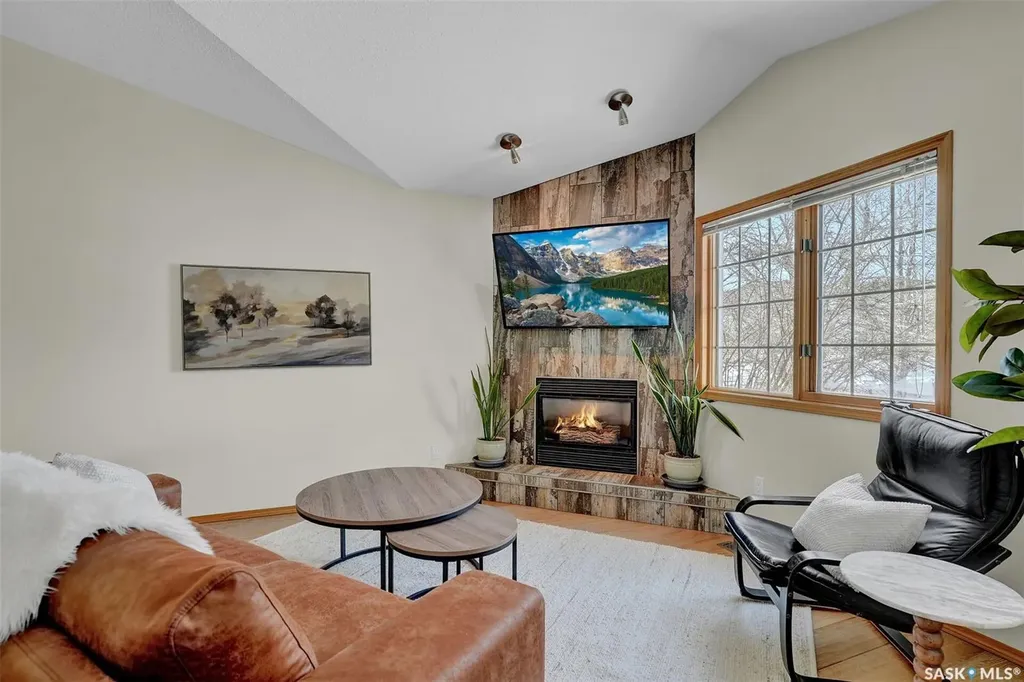 3328 Lakeshore Court Regina SK S4S 7H8