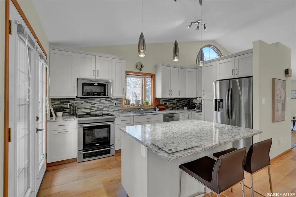 3328 Lakeshore Court Regina SK S4S 7H8