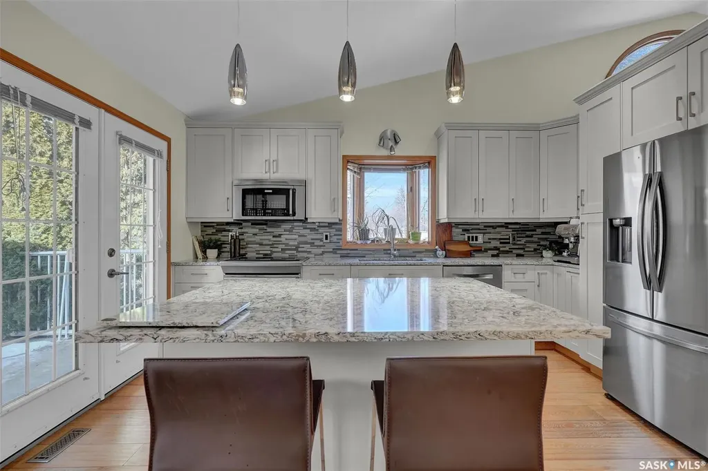 3328 Lakeshore Court Regina SK S4S 7H8