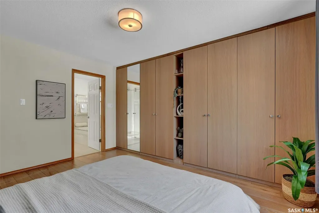 3328 Lakeshore Court Regina SK S4S 7H8