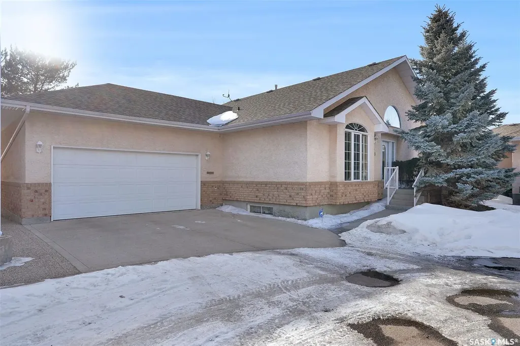 3328 Lakeshore Court Regina SK S4S 7H8