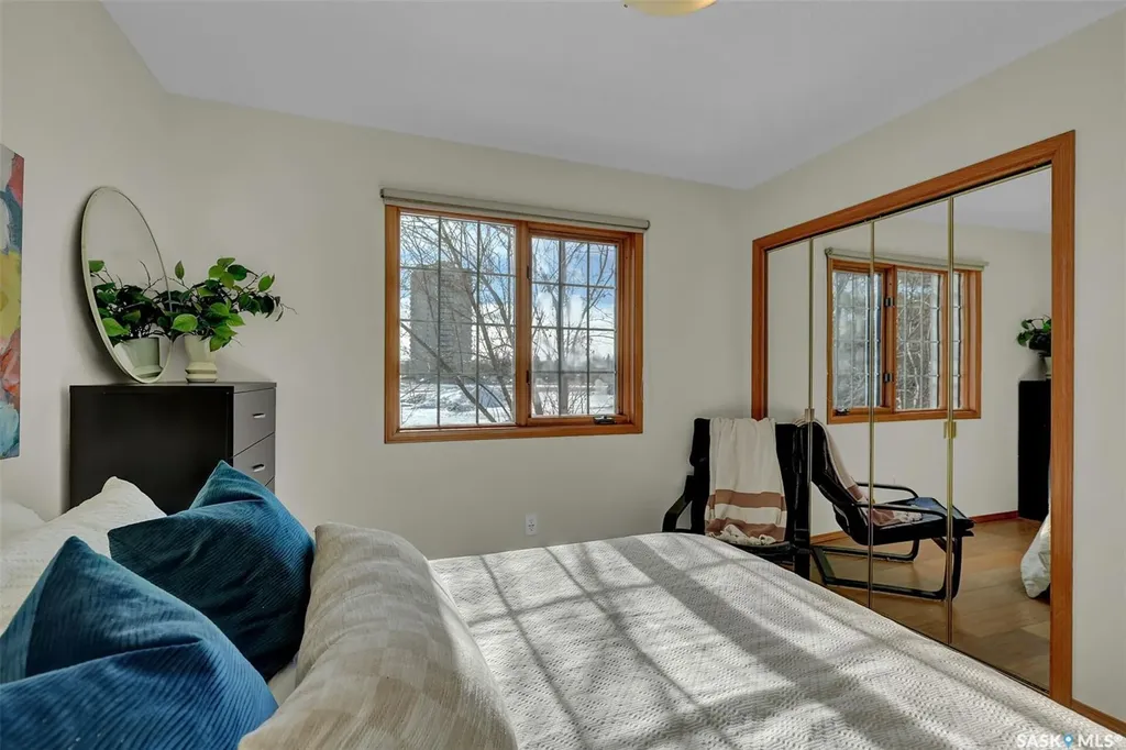 3328 Lakeshore Court Regina SK S4S 7H8
